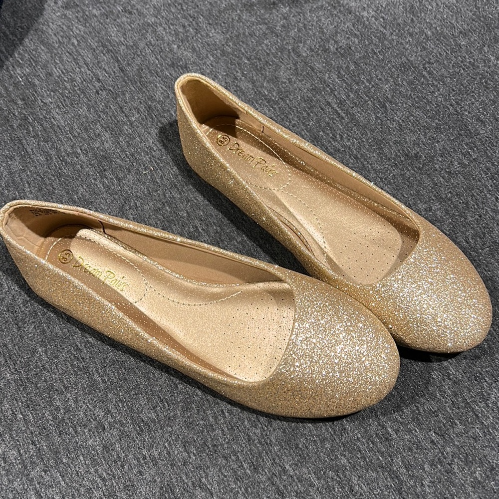 Gold sparkle flat